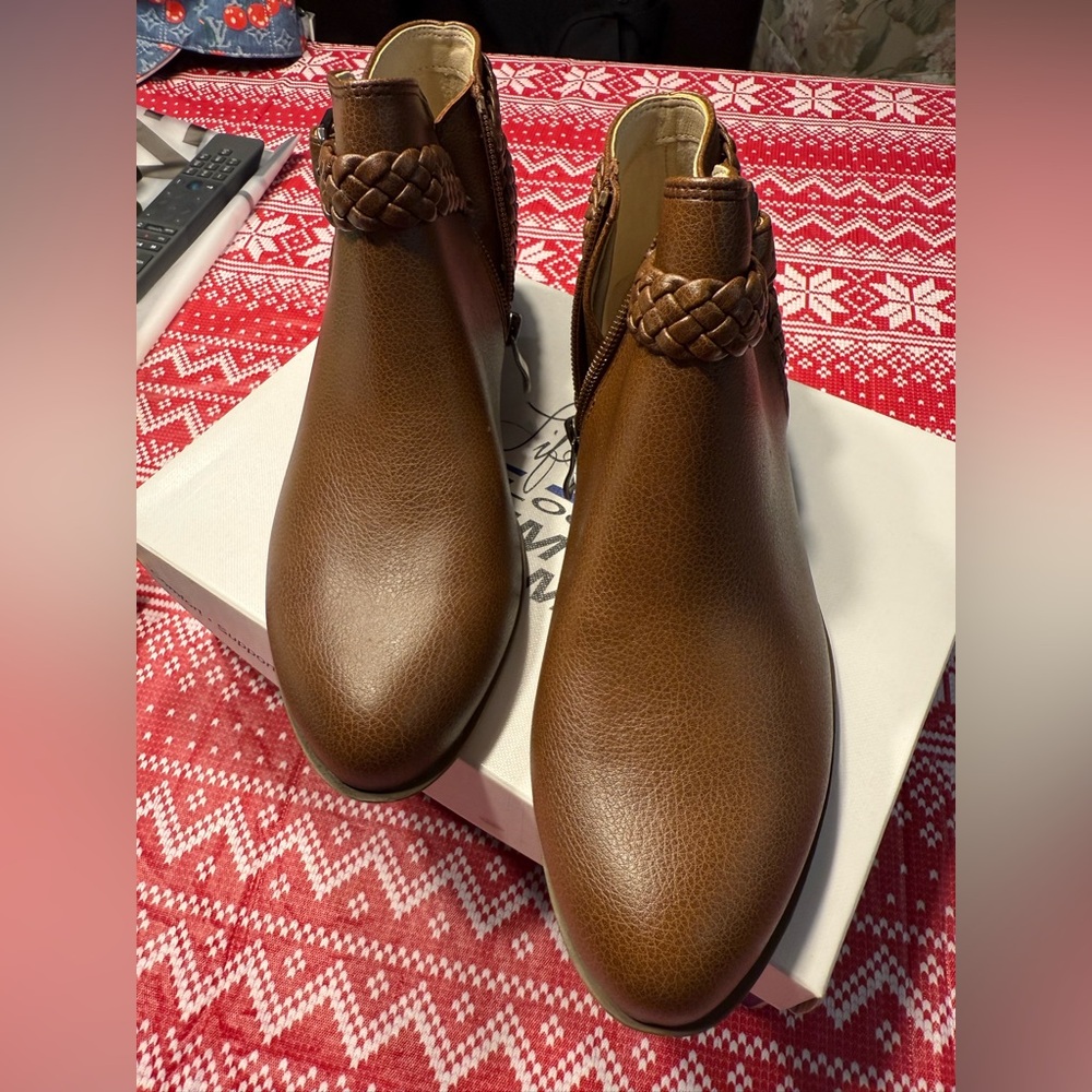 Life Stride Adriana Tan Shoes size 8